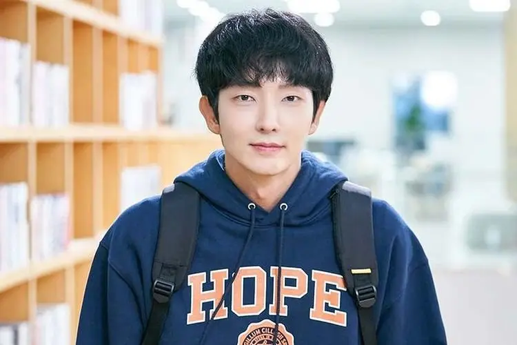 Lee Joon Gi Menghentikan Syuting Drama 'Again My Life' Setelah Dinyatakan Positif Covid-19
