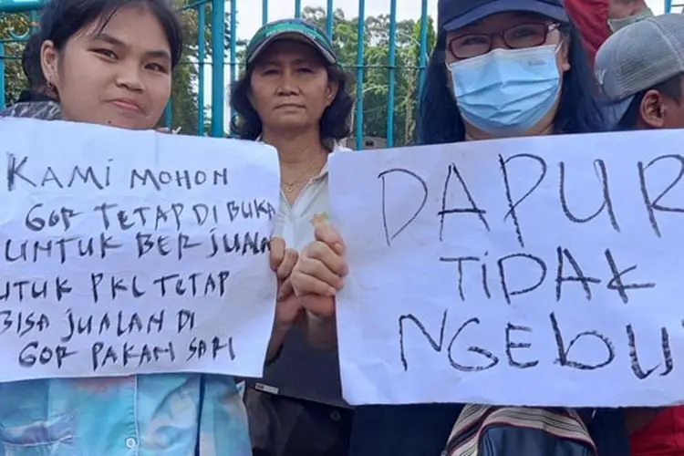 Ratusan PKL Pakansari Cibinong Desak Blokade Jalur Pakansari Kembali Dibuka