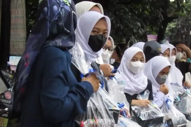 Pelajar SMKN 9 Kota Bandung Sediakan Menu Buka Puasa Buat Berbagi