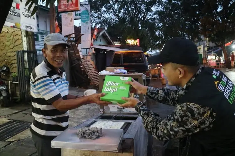 IZI Jabar Sebarkan 250 Paket Iftar Ramadhan Tahap Dua