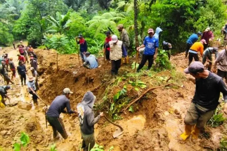 Jalur Cianjur-Bandung Putus Akibat Longsor, Pengendara Diimbau Tak Lalui Jalur Ini