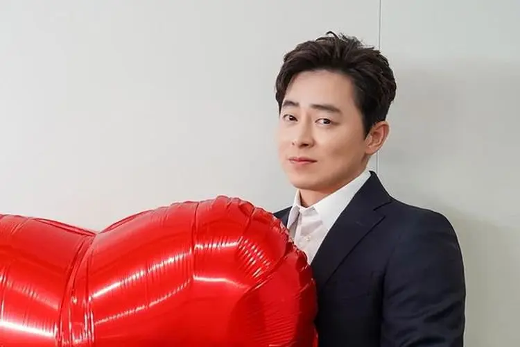 Jo Jung Suk Dikonfirmasi akan Membintangi Film Baru 'Pilot'