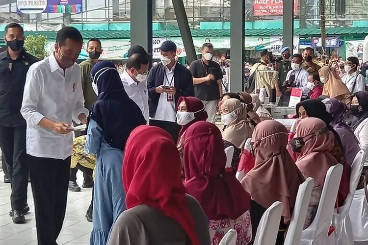 Kunjungi Pasar di Kabupaten dan Kota Bogor, Presiden Jokowi Gelontorkan Bantuan