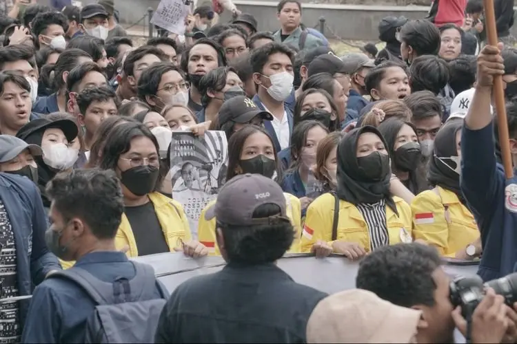 Mahasiswa dan Buruh Gelar Aksi Unjuk Rasa di Depan Gedung DPR, Sampaikan 7 Tuntutan