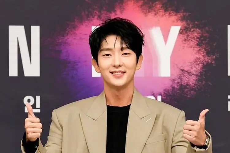 Lee Joon Gi Ungkap Kemiripannya dengan Karakternya Kim Hee Woo dalam Drama 'Again My Life'