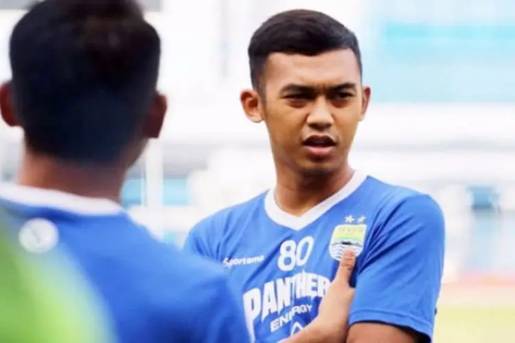 Diminati Banyak Klub, Abdul Aziz Setia di Persib