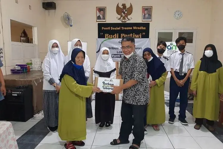 Lazis Darul Hikam Salurkan 1000 Paket Sembako kepada Para Lansia