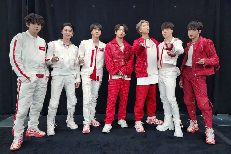 Fans Marah Melihat HYBE Membiarkan BTS Disalahkan Terkait Keputusan Wamil yang Masih Jadi Perdebatan