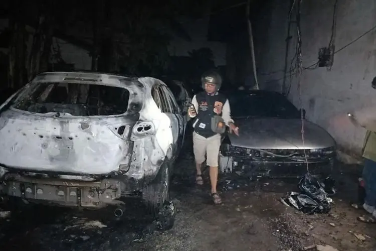 Kompor Meleduk, Tujuh Mobil Hangus Dilalap si Jago Merah di Cibeureum
