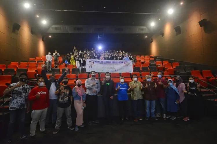 Bersama Yana Mulyana, Pewarta Balai Kota Bandung Ajak Anak Yatim Nonton Bareng di CGV BEC