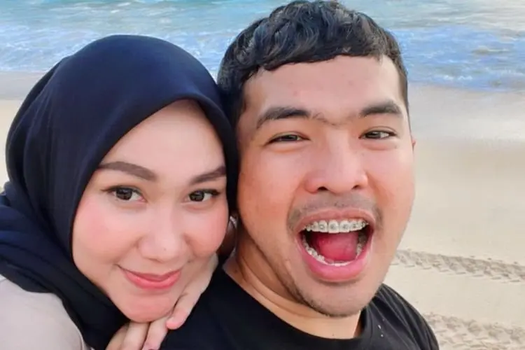 Istri Putra Siregar Bongkar Fakta Mengejutkan Soal Kasus Pengeroyokan Rico Valentino