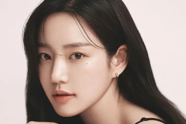 Lee Yoo Bi dalam Pembicaraan untuk Gabung Bersama Suzy dan Yang Se Jong dalam Drama Baru 'The Girl Downstairs'