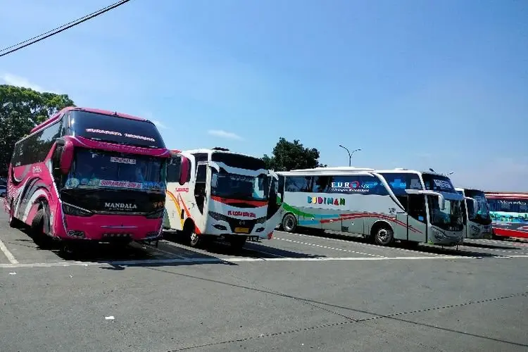 H-7 Idul Fitri, Tiket Bus di Terminal Cicaheum Ludes Terjual