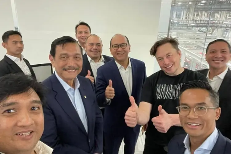 Luhut Temui Elon Musk di Amerika untuk Bahas Ini