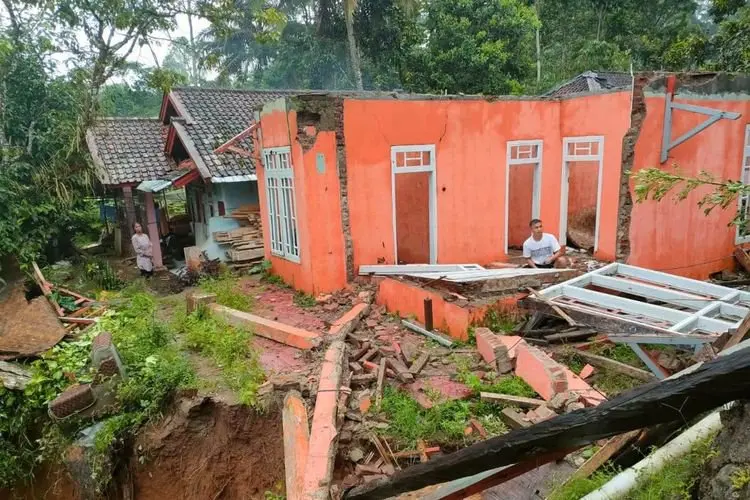 Longsor Garut, Empat KK di Cibaros Girimukti Singajaya Masih Bertahan Mengungsi