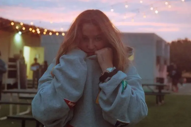 Lirik Laguâ Your Shirt â Chelsea Cutler