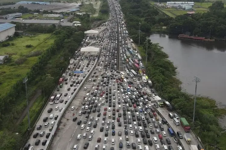 One Way dan Ganjil-Genap Diterapkan Hari Ini, Pemudik Diminta Tertib Taati Aturan