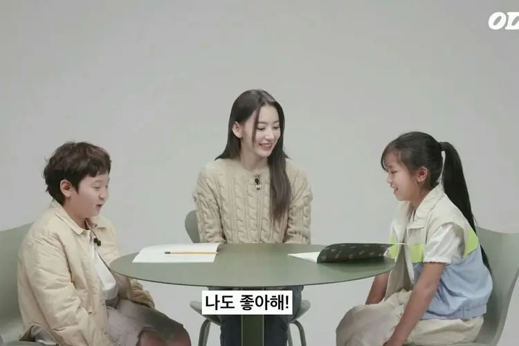 Sakura LE SSERAFIM Tunjukan Kepribadian Aslinya saat Bertemu dengan Anak-anak