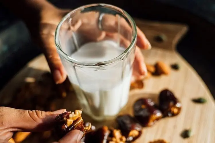 Dahsyat! Ini Manfaat Konsumsi Susu Kurma Saat Sahur ataupun Buka Puasa Ramadhan