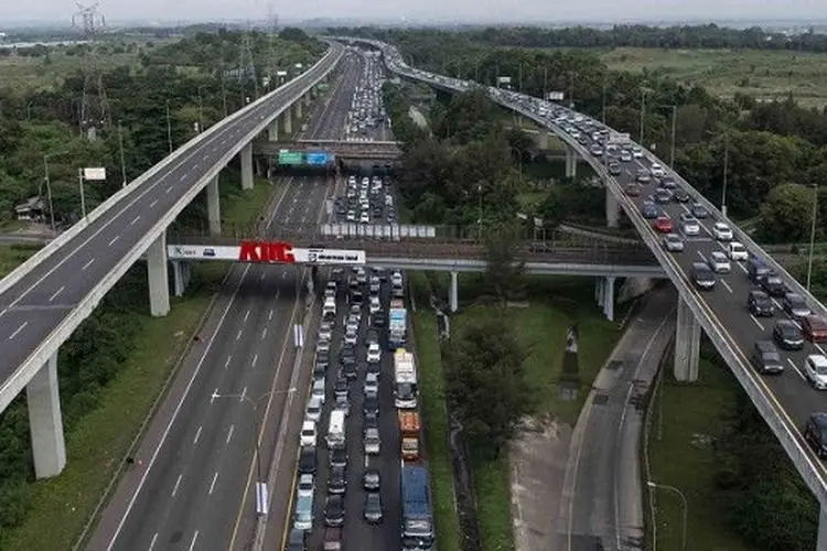 Polisi Terapkan Contraflow di Tol Jakarta-Cikampek Km 47 hingga KM 70