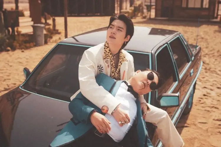 PSY Baku Hantam dengan Suga BTS hingga Berdarah di MV Comeback Baru 'That That'