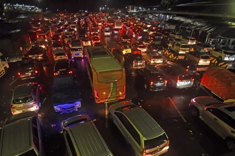 Merak Macet, Menhub Siapkan Pelabuhan Tambahan di Ciwandan dan Indah Kiat