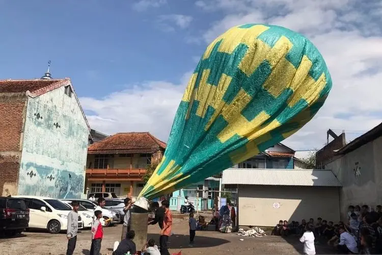 Jadi Ajang Silaturahmi Saat Lebaran, Warga Garut Kembali Gelar Tradisi Ngapungkeun Balon