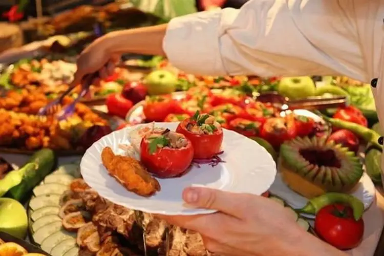Kalap Melahap Menu Lebaran? Penderita Maag Wajib Baca Ini Agar Tidak Kambuh