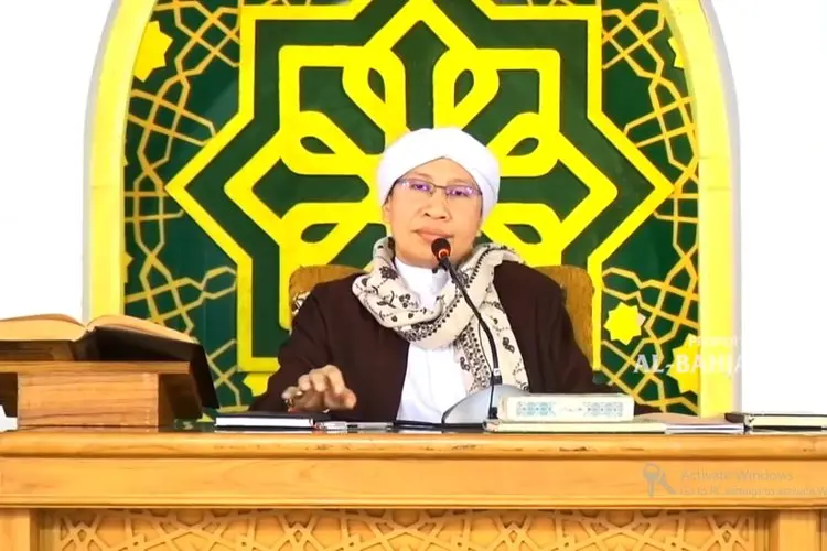Hukum Bersedekah Saat Punya Hutang, Buya Yahya: Dahulukan yang Wajib