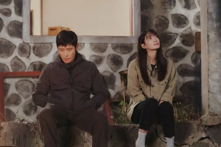 Spoiler Our Blues Episode 10: Lee Dong Suk dan Min Sun Ah Kembali Bertemu, Hubungan Keduanya Mulai Membaik?