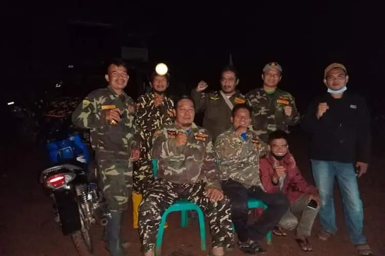 Bantu Pemudik di Jalur Curam Gunung Lio, Satkoryon Banser Salem Berjaga Siang Malam