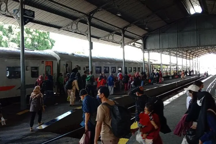 Penumpang Kereta Api Tujuan Jakarta Mulai Meningkat