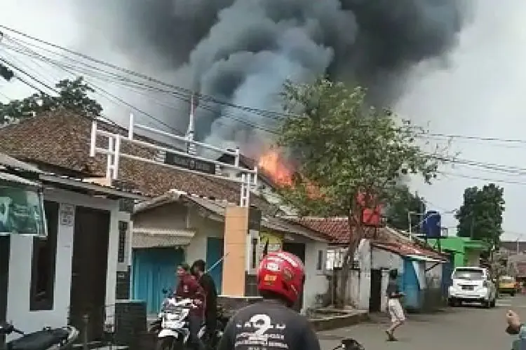 Innalilahi, Satu Asrama Milik TNI AD di Cimahi Hangus Dilalap Api