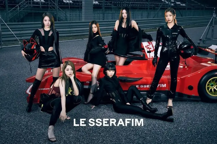 Ini 6 Sorotan Fashion dan Kecantikan para Member LE SSERAFIM dari MV Debut 'FEARLESS'