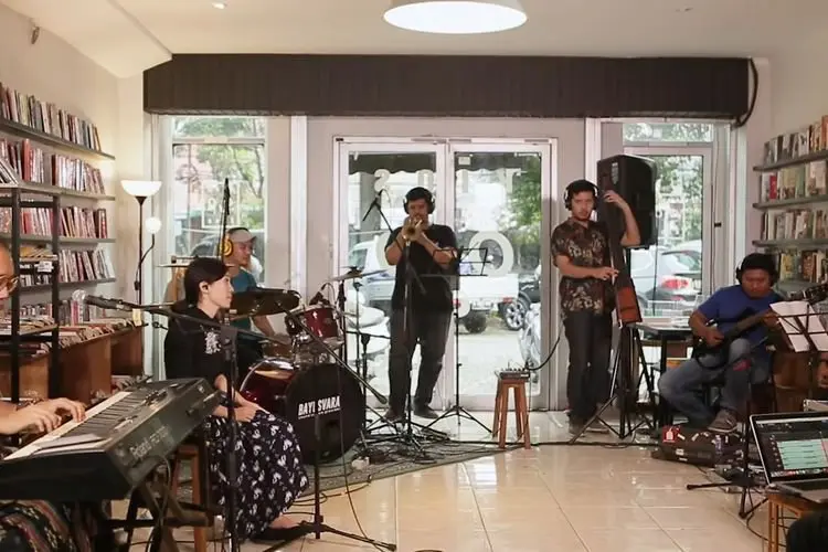 Lirik Laguâ Diam â Payung Teduh