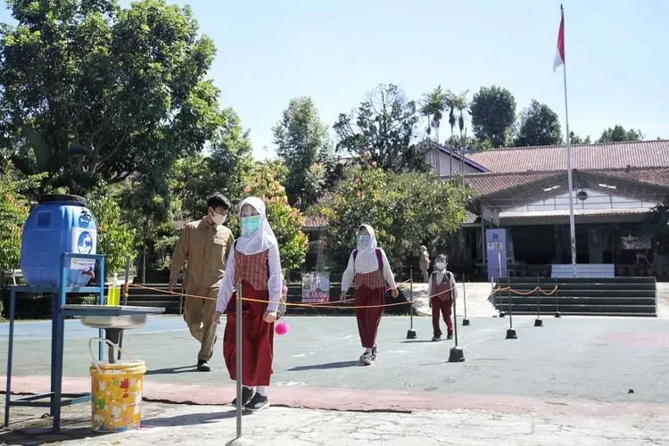 Hari Pertama Masuk Sekolah, Siswa SD di Kota Bandung 100 Persen Hadir