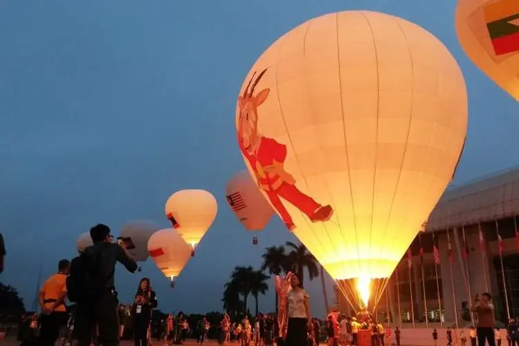 Spot Foto Menarik Deretan Balon Udara Peserta SEA Games 2021