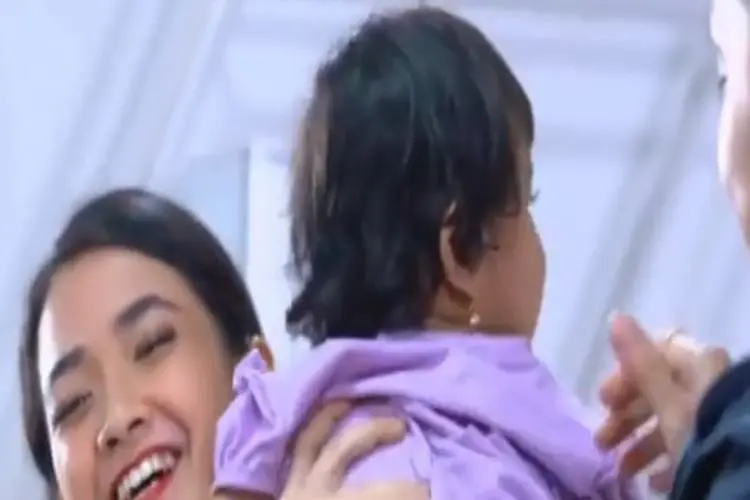 Spoiler Ikatan Cinta Jumat 13 Mei 2022: Katrin Bantu Nino Urus Keysha, Siap Jadi Ibu?