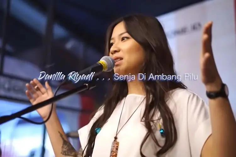 Lirik Laguâ Senja di Ambang Pilu â Danilla