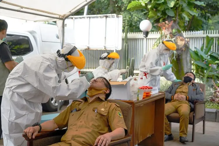 Antisipasi Penyebaran Virus Corona Pasca Libur Idul Fitri, Pegawai Pemkab Garut di-Test Swab Antigen