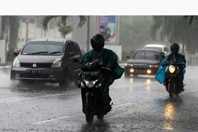 Siap-Siap Warga Jaksel dan Jaktim, Daerah Kalian Diprediksi Turun Hujan Disertai Petir