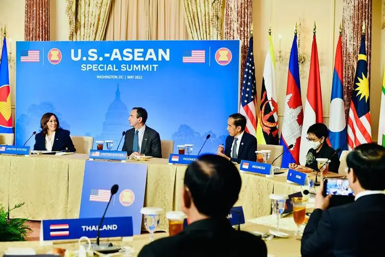 Momen Jokowi Minta Hentikan Perang Ukraina di KTT Khusus ASEAN-AS