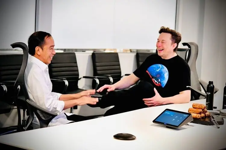 Berkunjung ke Space X, Jokowi Undang Langsung Elon Musk Untuk Datang ke Indonesia