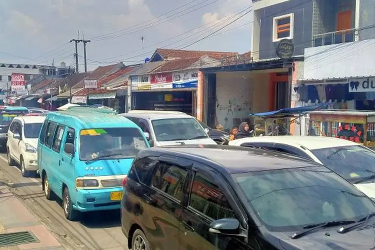 Long Weekend Jalur Wisata Bandung Selatan ke Ciwidey Macet Parah