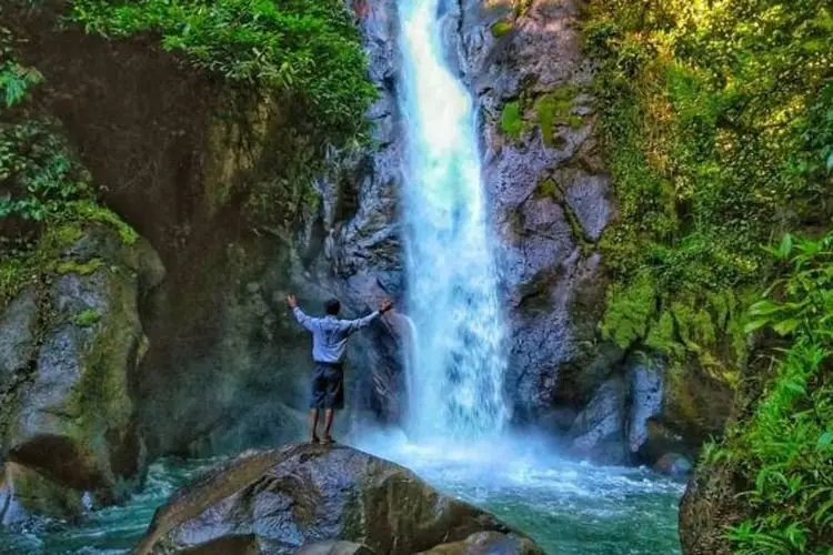 Rekomendasi Empat Curug di Jabar Ini Pas Dikunjungi Untuk Healing