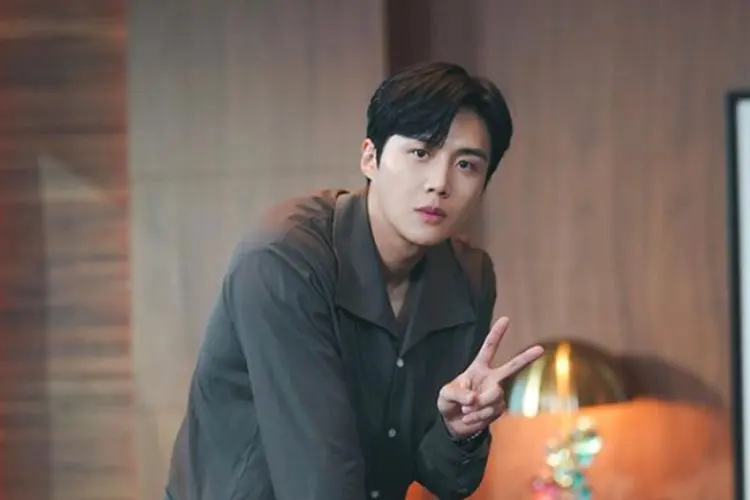 Kim Seon Ho Akan Main di Drama Panggung 'Touching The Void'