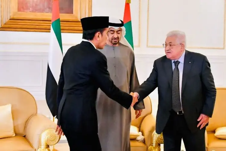Takziah Almarhum Sheikh Khalifa, Jokowi Bertemu Presiden Palestina di Abu Dhabi