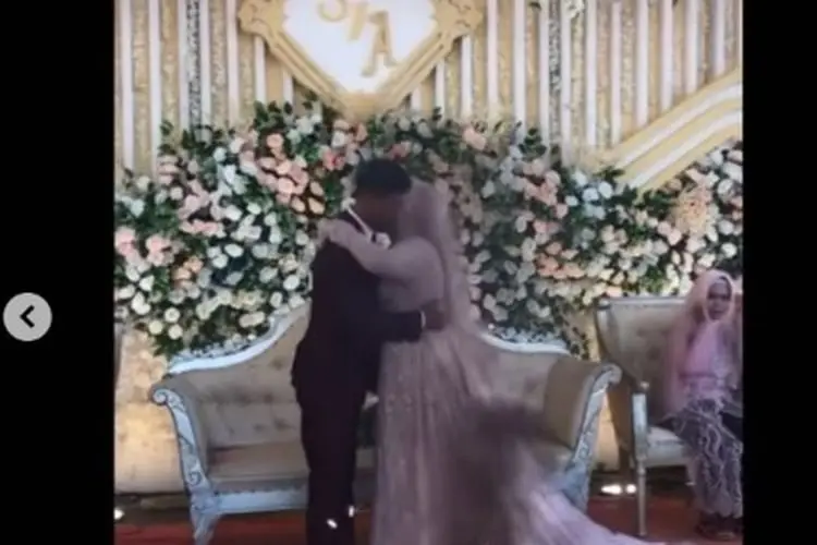 Viral! Pesta Pernikahan Menyalakan Kembang Api, Pelaminan Pengantin Hampir Kebakaran