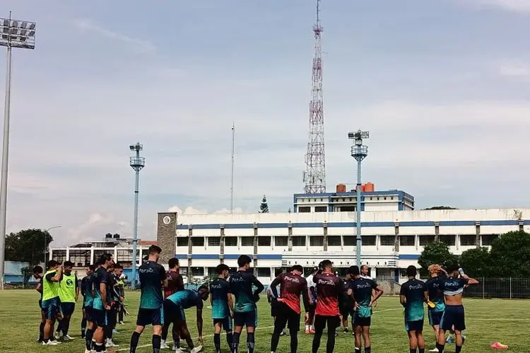 Latihan Perdana Persib Diikuti 21 Pemain, Robert Alberts: Kami Mulai dengan Ringan