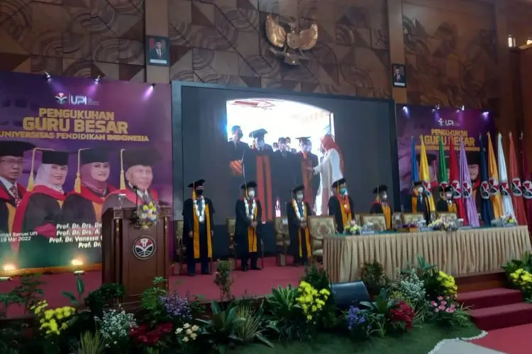 UPI Kukuhkan 7 Guru Besar, Dedi Sutendi Angkat Tema "Peranan Linguistik dalam Pendidikan Bahasa Jepang"